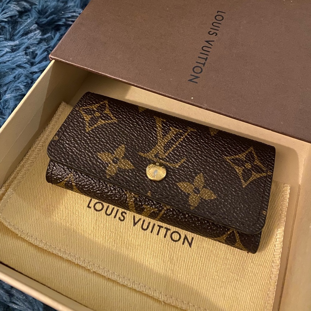 Authenthic monogram key holder